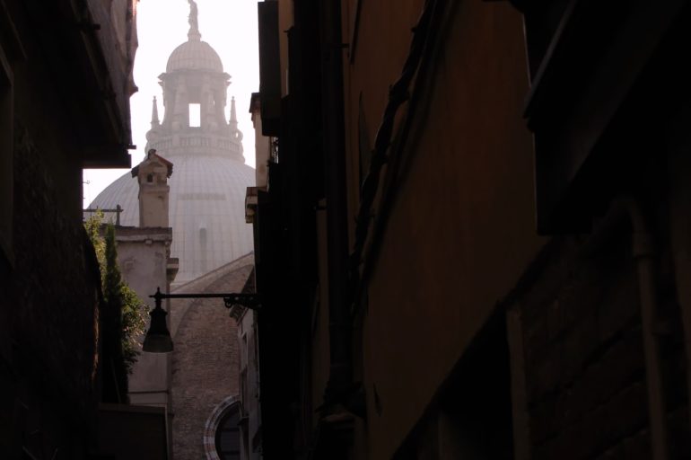 Wenecka dzielnica Dorsoduro i Bazylika Santa Maria della Salute