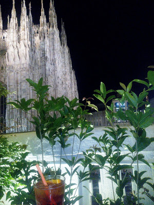 Mediolański aperitif z widokiem na katedrę