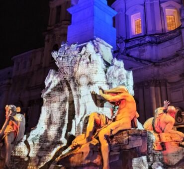 Piazza Navona i spektakl świetlny na fontannie Czterech Rzek